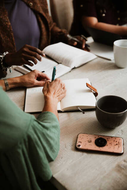 picture of women journaling or writing down thoughts