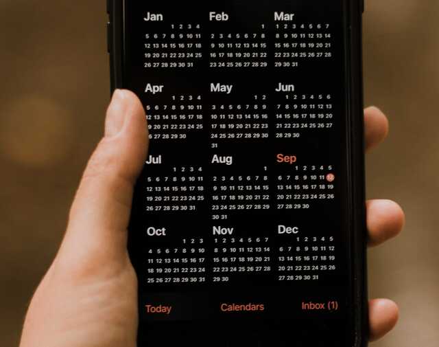 iPhone calendar in someone's hand