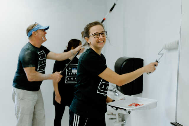 volunteers painting a room for intersect serve project